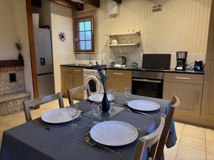 Gîte pour 4 personnes, avec Terrasse ainsi que Jardin et Piscine à Aubigné-Racan - 2