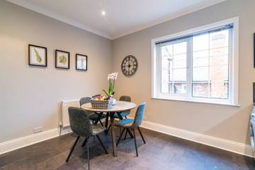 Holiday Rental for 4 People in Wilmslow, Cheshire, Photo 3