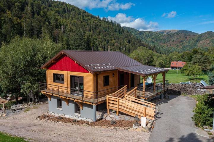 Gîte pour 8 personnes, avec Balcon et Terrasse ainsi que Jardin et Vue à Mittlach