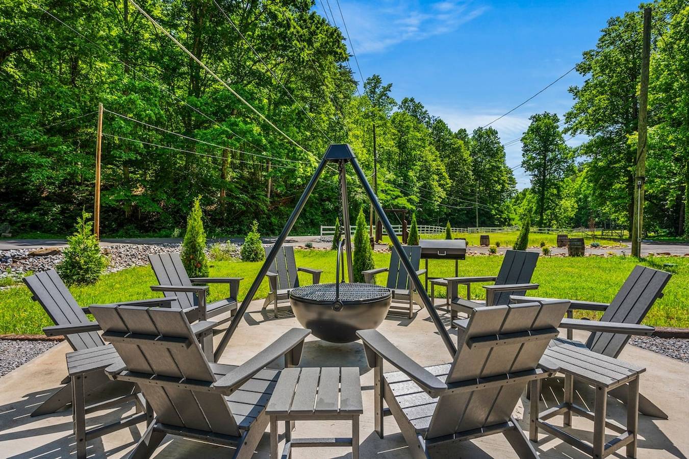 Entire apartment, Gburg Pet-Friendly Studio Cabin 5 Firepit Games in Sevier County