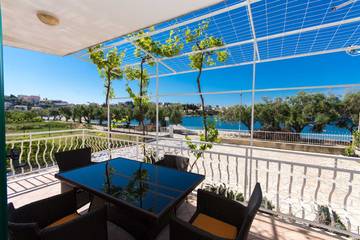 Ferienwohnung für 4 Personen, mit Meerblick und Balkon sowie Ausblick und Garten in Split-Dalmatien