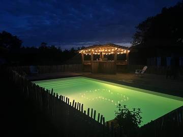 Gîte pour 12 personnes, avec jacuzzi ainsi que piscine et jardin dans Sabres