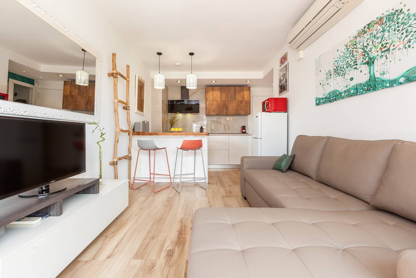 Geheel appartement, Appartement 'Fada Lloret' met gedeeld zwembad, wifi en airconditioning in Central Lloret de Mar, Lloret de Mar