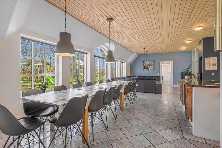 Stort lækkert poolhus til 14 med lukket terrasse og plads til hundene in Ulfborg, Holstebro Kommune
