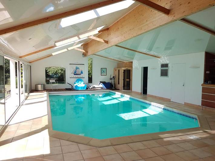 Location de vacances pour 6 personnes, avec Terrasse et Jardin ainsi que Piscine et Sauna à Le Cellier