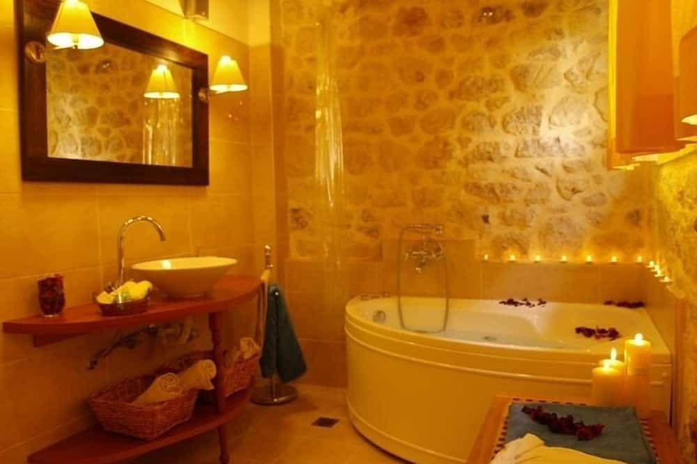 Rock House's Villa Melody, Secluded Villa with private swimming pool and garden in Platanias, Chania region