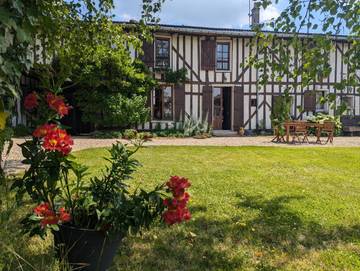 Chambre d’hôte pour 3 personnes, avec terrasse ainsi que jardin et vue, animaux acceptés dans Rives Dervoises