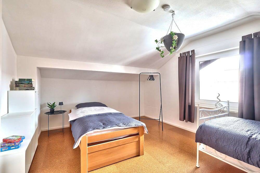 Ganze Wohnung, Stilvolle Ferienwohnung am Fuße des Kloster Andechs in Andechs, Ammersee