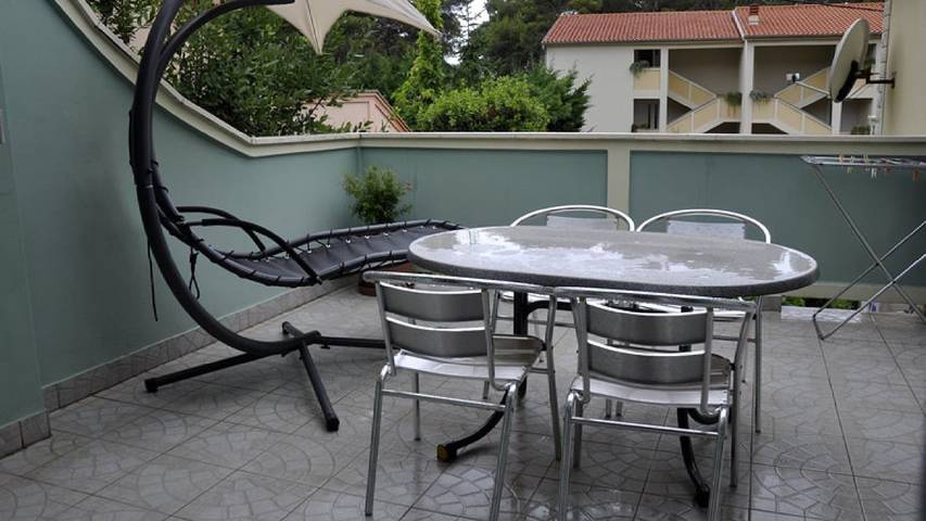 Ferienwohnung für 3 Personen, mit Terrasse und Garten in Banjol