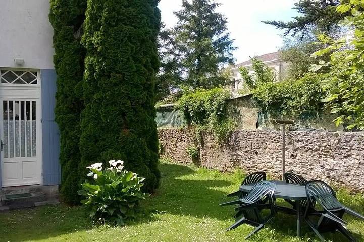 Location de vacances pour 4 personnes, avec Jardin à Uzeste