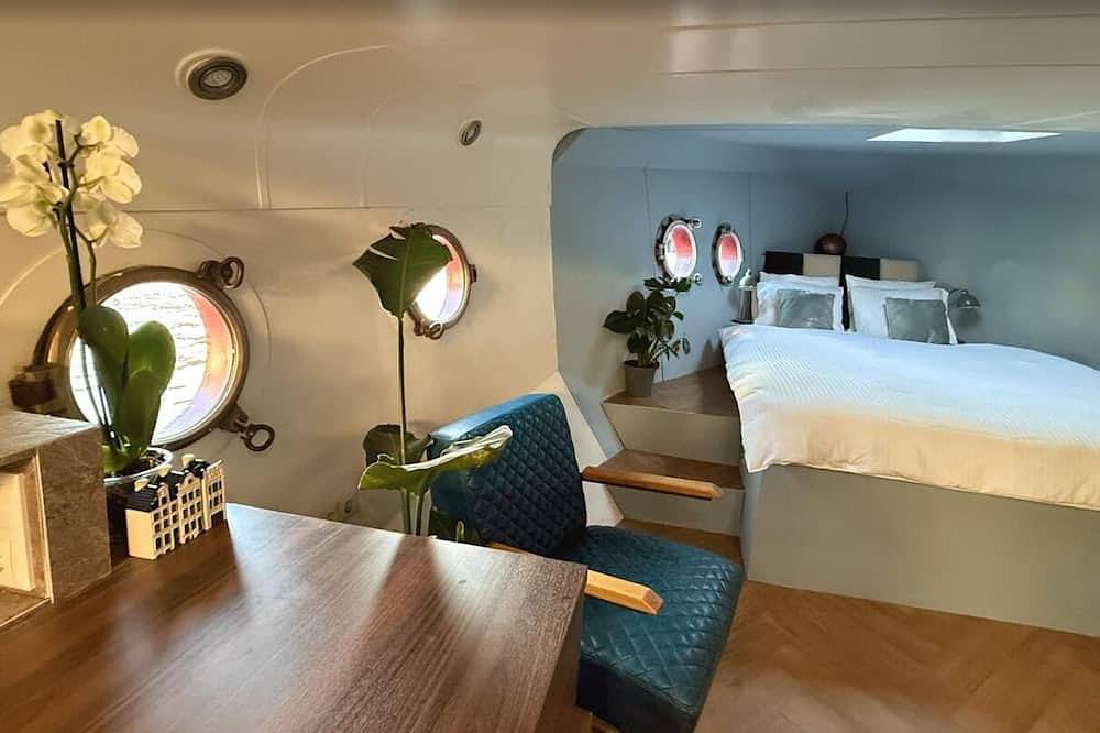 New: luxurious and spacious boutique houseboat with sauna in Holländische Küste