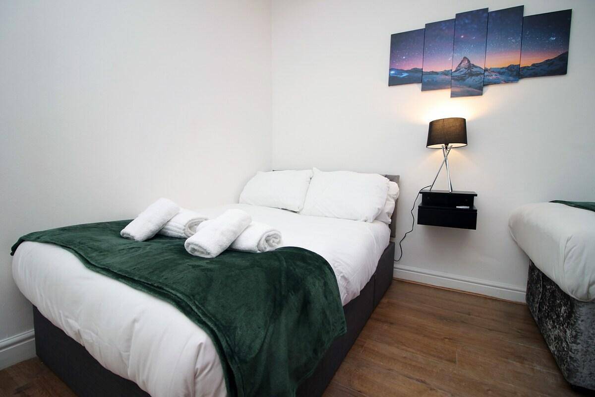 Appartement de vacances entier, 5 Bed House - Sleeps 16 - Parking - Wifi in Swansea, Région de Swansea