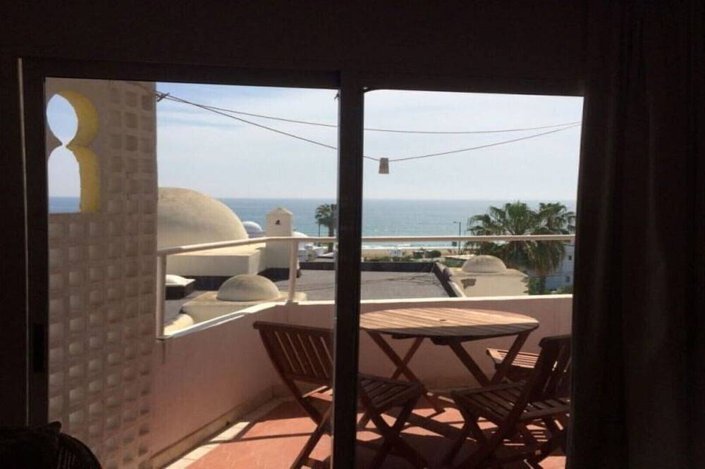 Entire apartment, Studio apartment with stunning sea views (sleeps 4), close to the beach. in Vista de los Ángeles, Mojácar