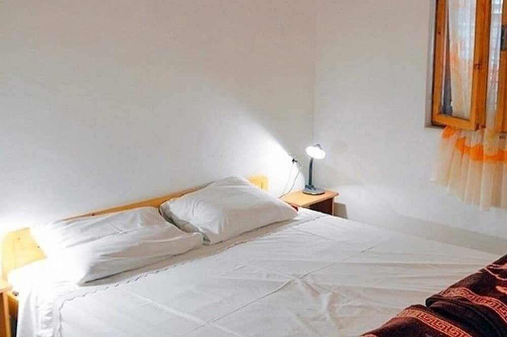 Geheel appartement, Tweekamerappartement aan het strand Ivan Dolac, Hvar (A-18100-b) in Hvar