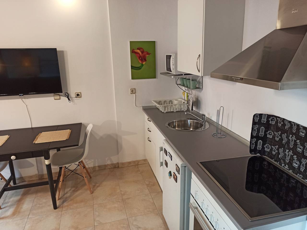 Entire studio, Apartment 'Elvira Apartamento Centro Albaicín' with Balcony, Wi-Fi and Air Conditioning in Centro-Sagrario, Granada