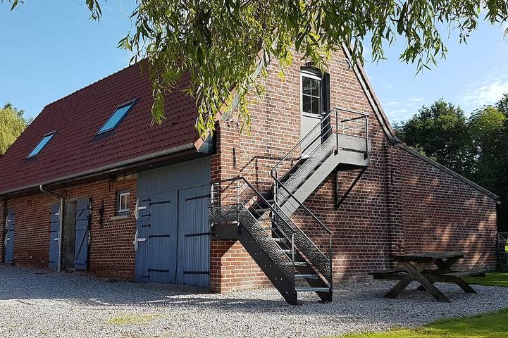 Gîte pour 5 personnes, avec jardin à Buysscheure