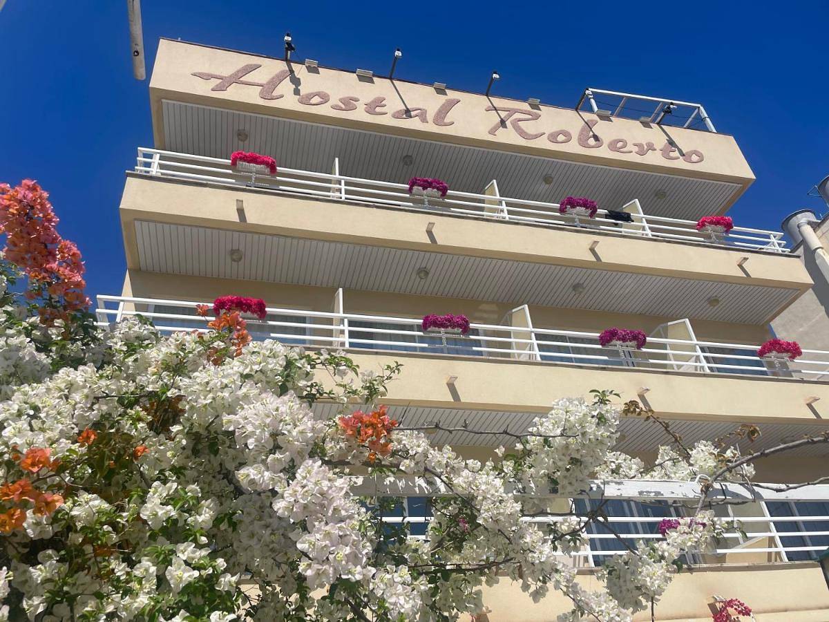 Hostal Roberto in Platja de Porto Novo o d'es Carregador (Calvià), Calvià