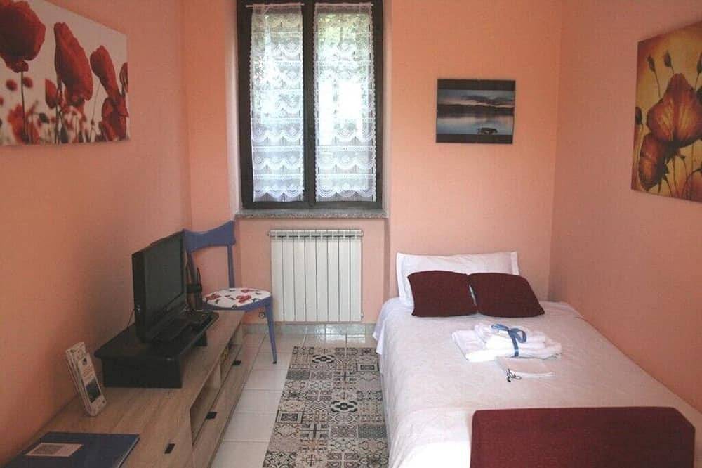 Ein Landhaus in der Nähe des Sees in Monvalle, Lago Maggiore (Lombardei)
