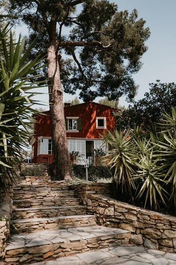 Cottage pour 2 personnes, avec vue et terrasse ainsi que jardin et piscine dans Circuit Paul-Ricard