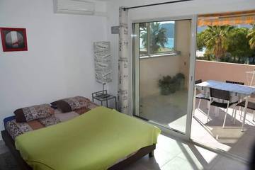 Gîte pour 4 personnes, avec terrasse dans Plage des Sablettes