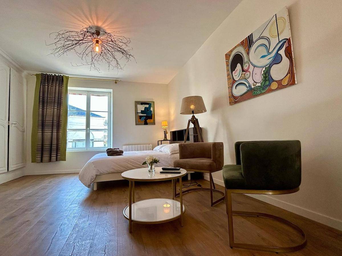Appartement entier, Studio centre-ville entièrement rénové in Mortagne-au-Perche, Parc naturel régional du Perche