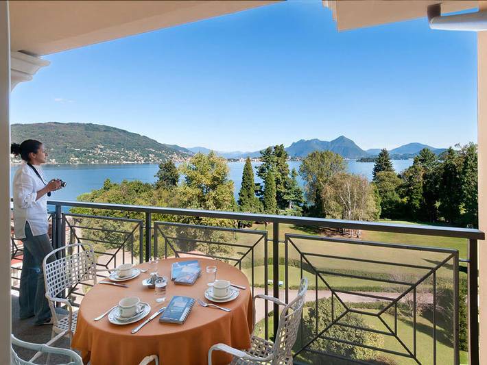 Vakantiewoning voor 2 personen, with Terras and Zwembad as well as Uitzicht op het meer aan Lago Maggiore