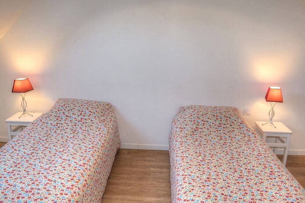 Casa tranquila con piscina compartida cerca de los castillos del Loira y Tours in Luynes, Región de Tours