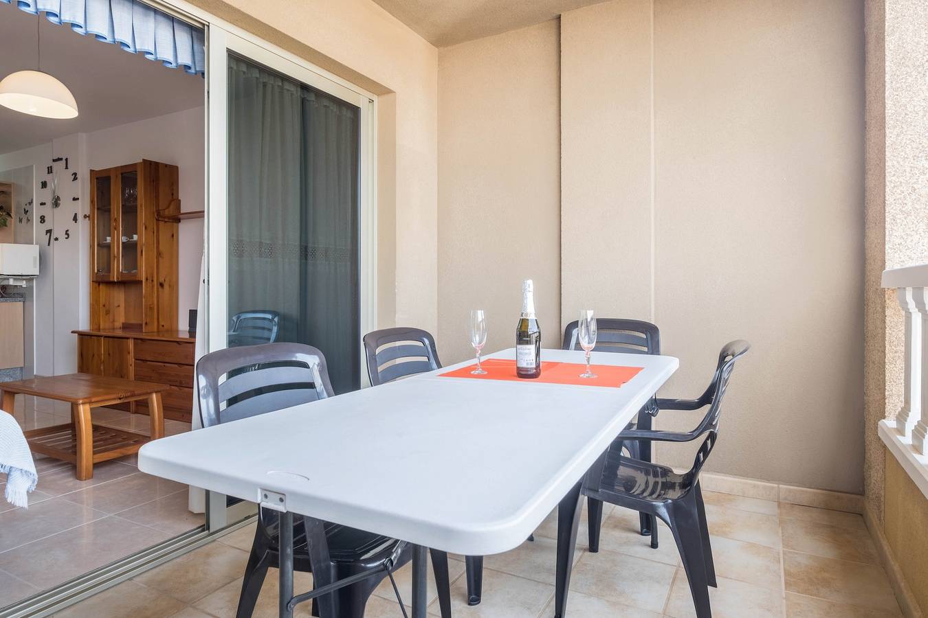 Apartamento entero, Apartamento vacacional "Apartamento en el Médano" cerca de la playa con Wi-Fi y piscina compartida in El Médano, Granadilla de Abona