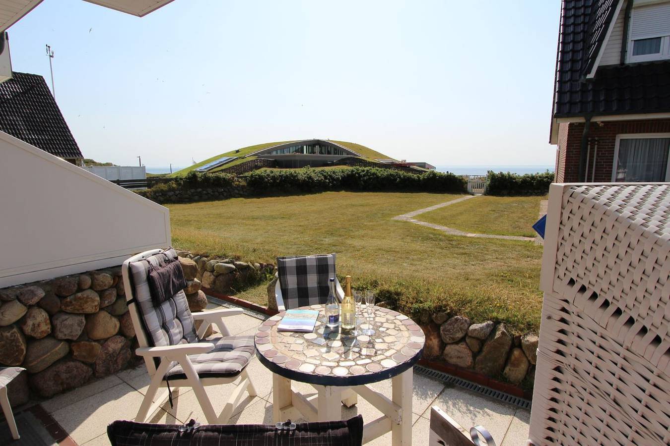 Ganze Wohnung, Dieses moderne Vier-Zimmer-Appartement garantiert ein exklusives Urlaubserlebnis in Wenningstedt, Sylt