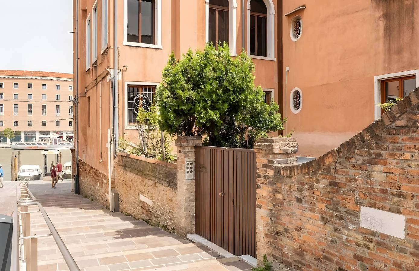 Room 'Ca Pisani Su Canal Grande Azzuro' with Wi-Fi in Venice, Laguna di Venezia