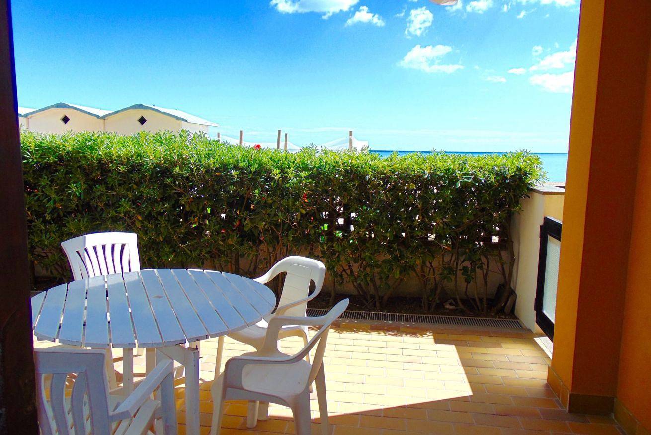 Entire apartment, M248 - Marcelli, small villa facing the sea in Marcelli, Riviera del Conero