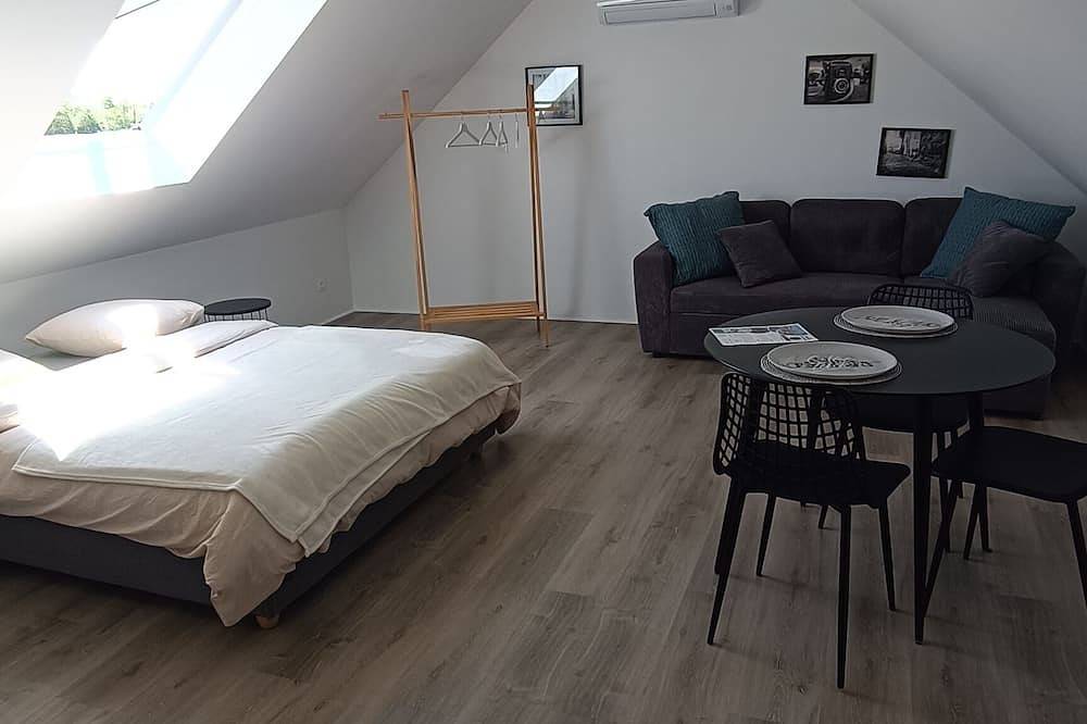 Appartement entier, Les Tournesols – Studio au calme, literie neuve, au centre de la Baie de Somme in Woincourt, Région d'Abbeville