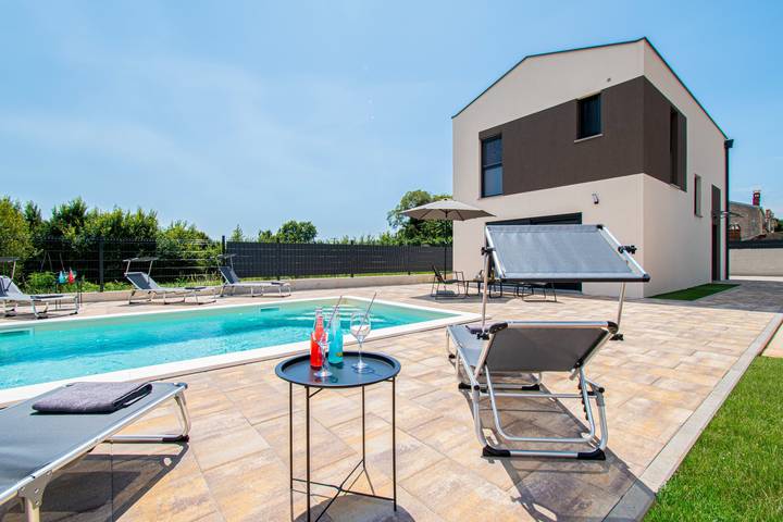 Villa pour 7 personnes, avec jardin ainsi que terrasse et piscine à Loborika - 4
