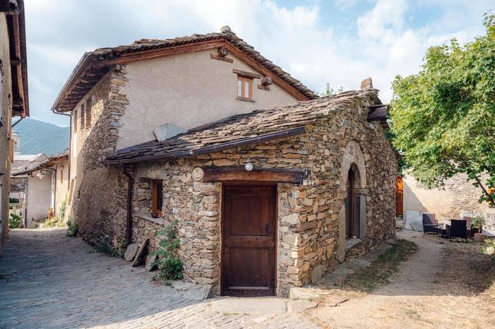 Gîte pour 4 personnes, avec jardin ainsi que terrasse et vue à San Damiano Macra