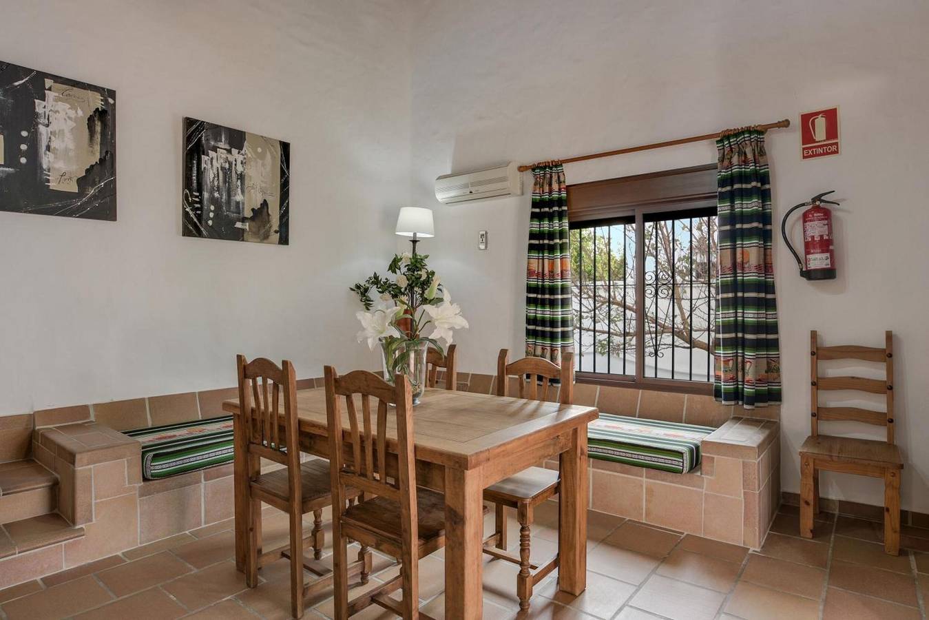 Casa vacanze 'Miguelin 8' con piscina condivisa, Wi-Fi e aria condizionata in Playa de Zahora, Barbate