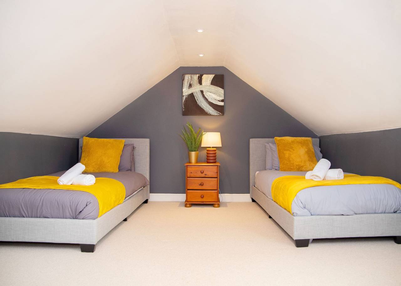 Spacious 3-Bed House | Free Parking Included in Ipswich, Suffolk