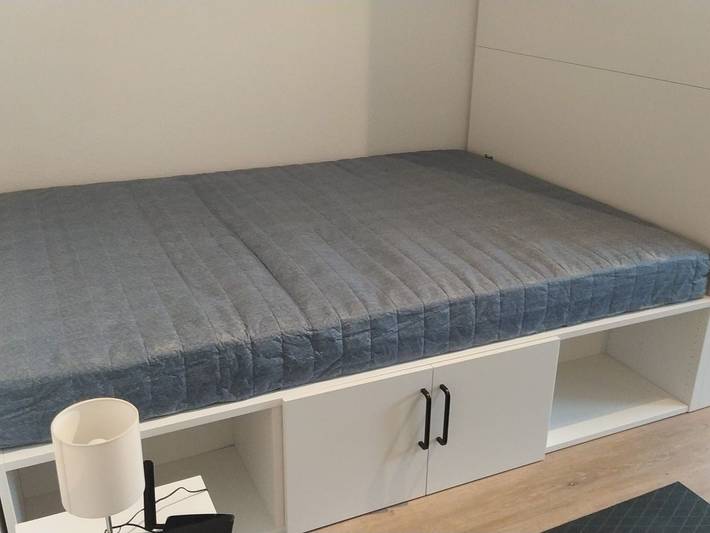 Ganze Wohnung, Frisch renovierte Appartements - Appartement ohne Balkon, rechts im 3.Og in Mönchengladbach, Niederrhein