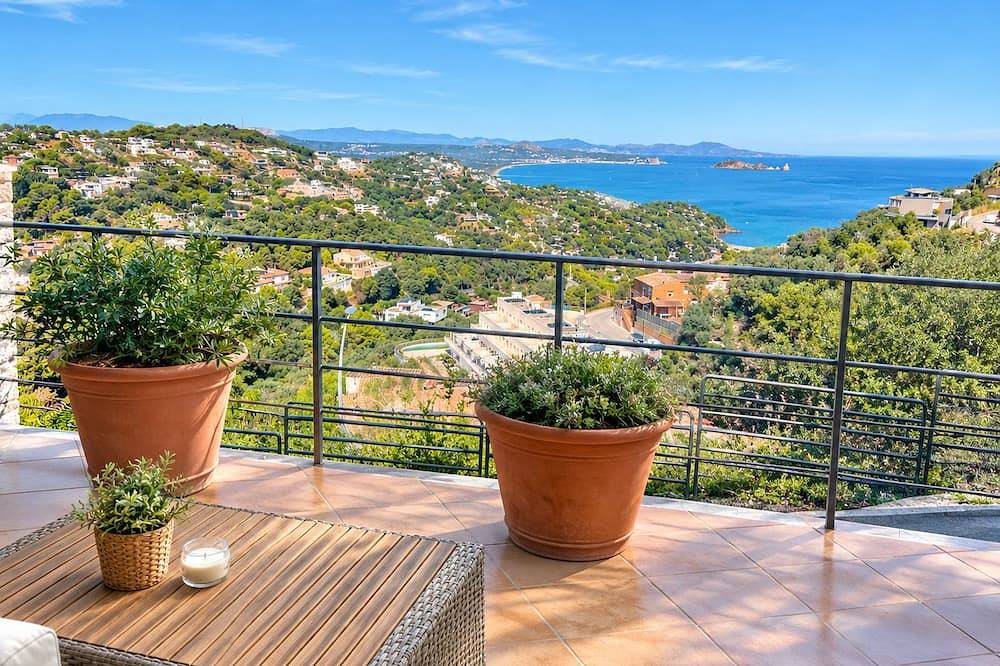 House with spectacular sea views in the historic centre of Begur in Begur Centre, Begur