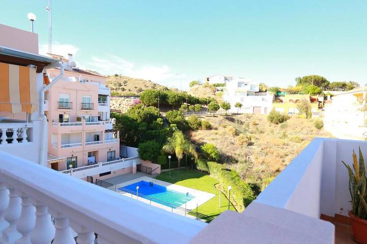 Ferienwohnung für 4 Personen, mit Balkon und Terrasse sowie Pool und Ausblick
