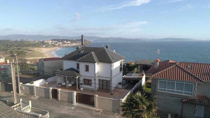 Casa para 10 personas, con vistas además de jardín y piscina, Se admiten mascotas en Sanxenxo