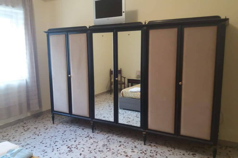 Entire apartment, Stately apartment in Messina, Messina Province