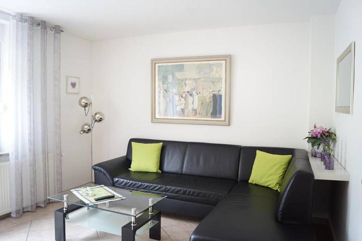 Ferienwohnung für 4 Personen, mit Terrasse und Garten sowie Seeblick und Ausblick in Kreuzau