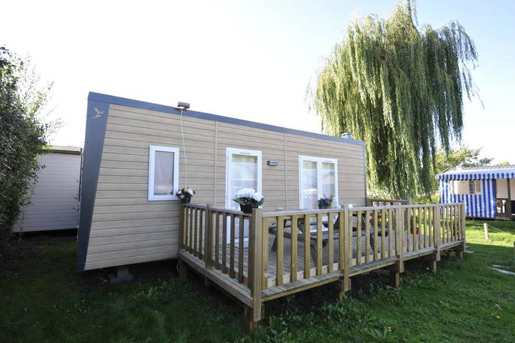 Location de vacances pour 6 personnes, avec Terrasse et Jacuzzi ainsi que Jardin et Piscine dans Marais de Clairmarais