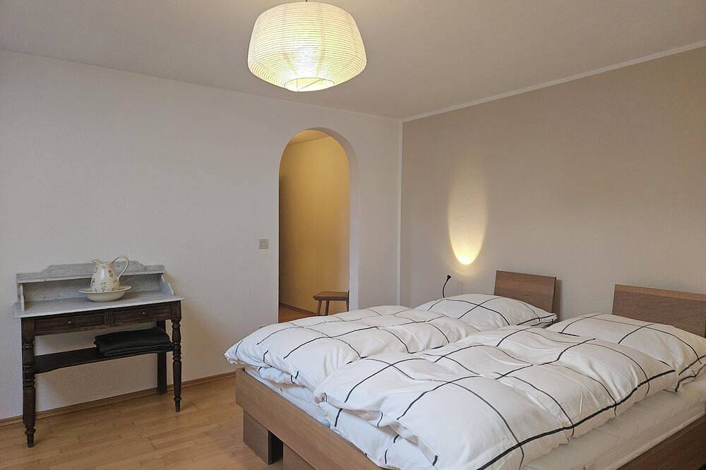 Ganze Wohnung, The View ist zurück! Stilvolle Ferienwohnung mit Traumblick, Ammersee Region in Landsberg am Lech, Romantische Straße