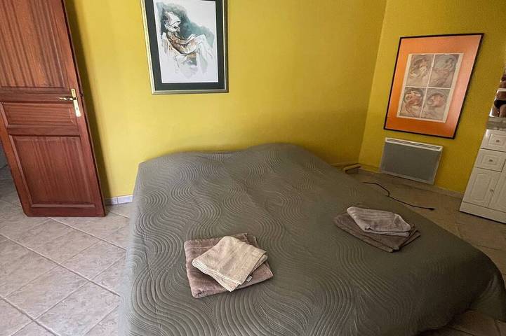 Appartement entier, Escapade idyllique Studiobas de Villa:jardin et piscine privée prochedu littoral in Pierrefeu-du-Var, Côte méditerranéenne (France)