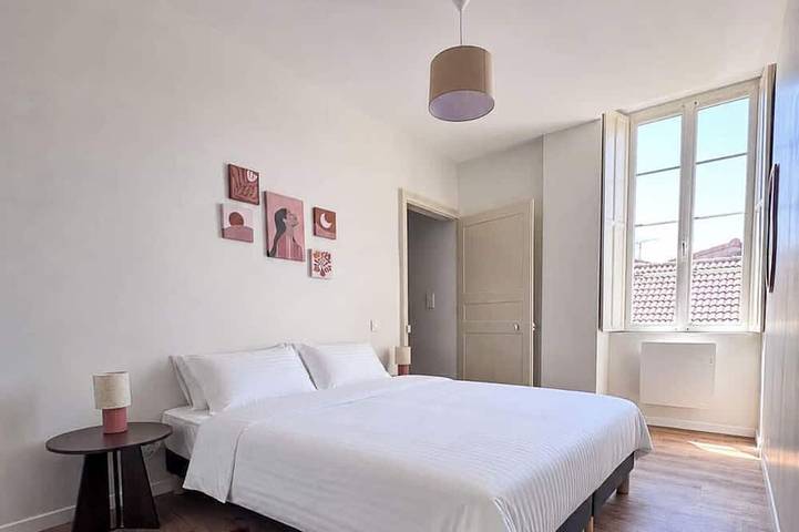 Appartement entier, Tranquiloue - Appart Centre-Ville 20min Puy du Fou in Les Herbiers, Vallée de la Loire