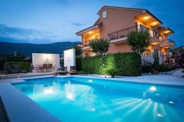 Villa für 8 Personen, mit Garten und Whirlpool in Split-Dalmatien