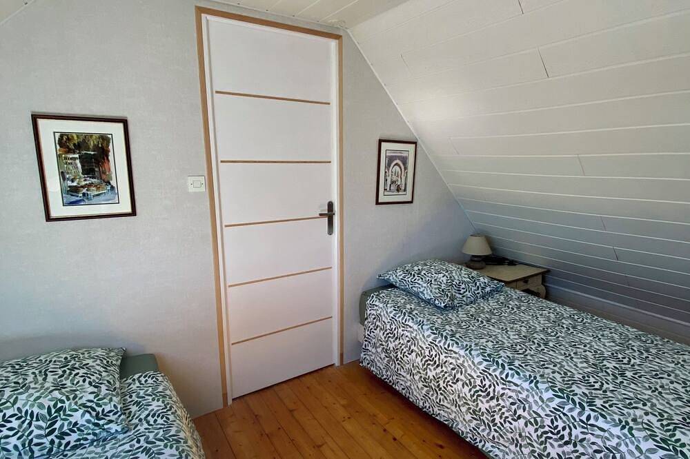 In the countryside, beaches just a few minutes away... in Plomeur, Quimper region