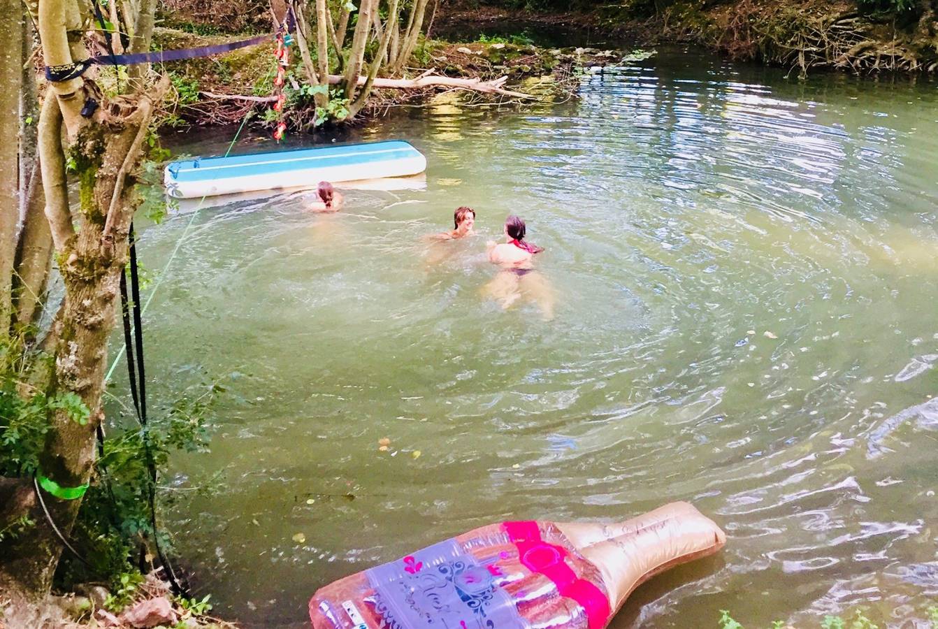 Moulin pour 15, 6 chambres : nature, baignade, canoë in Villeloin-Coulangé, Région de Loches