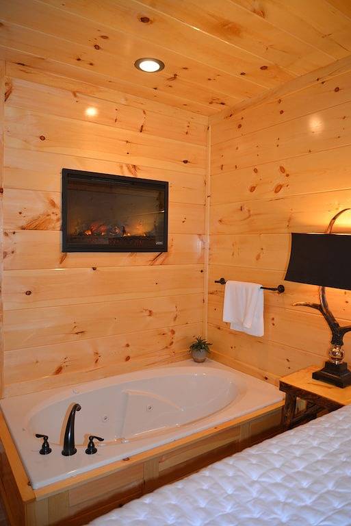 Vacation rental for 12 people, with hot tub and balcony in Great Smoky Mountains National Park